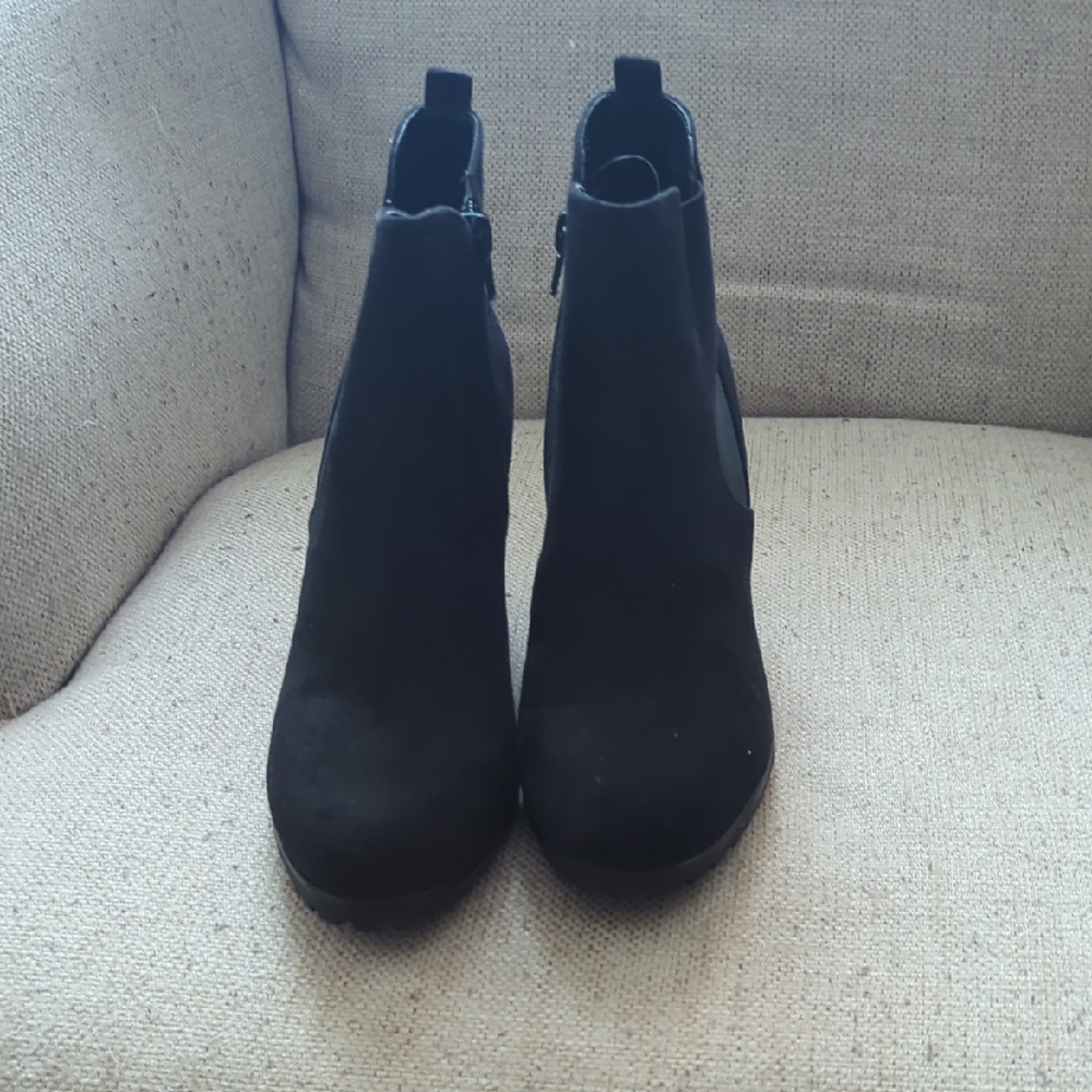 Unisa Elegant Black Ankle Boots Size 7.5 - Picture 1 of 5